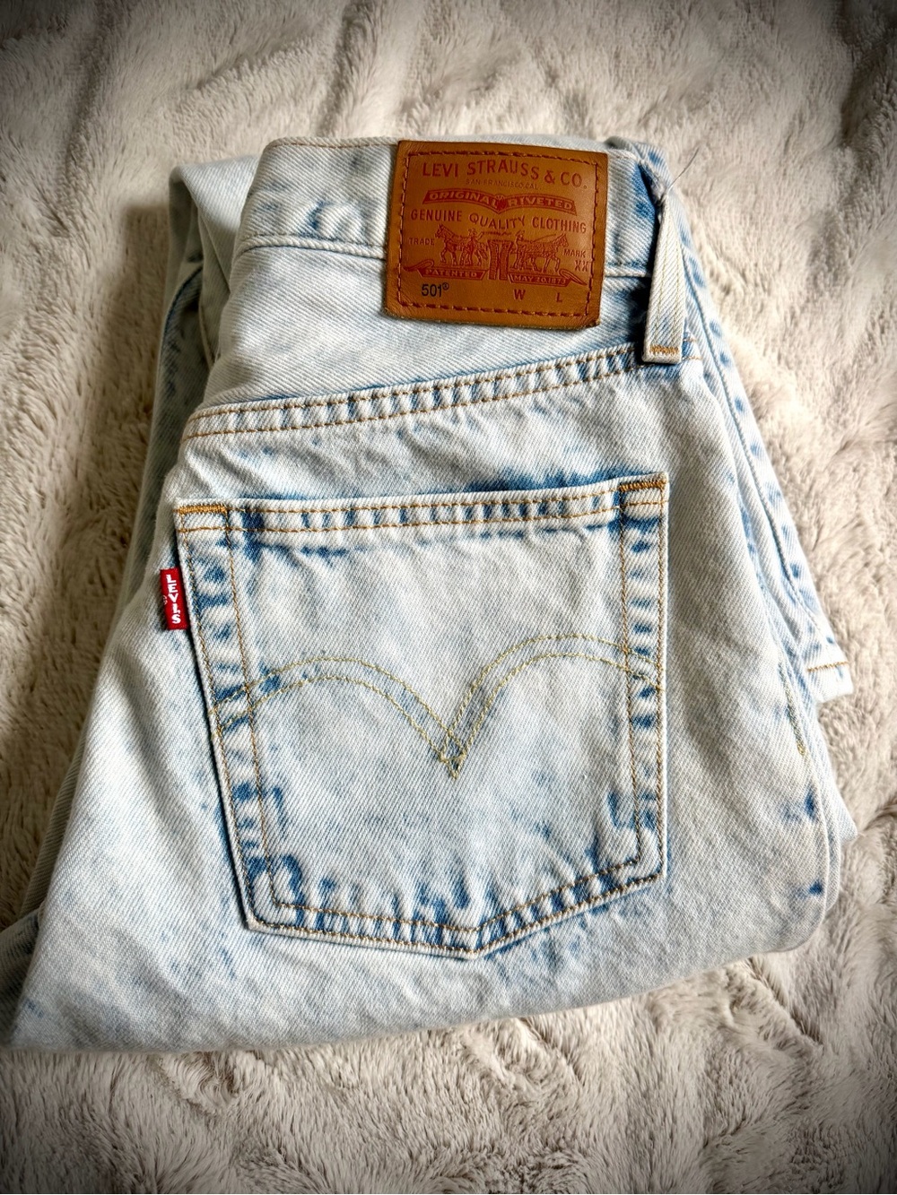 Vintage 80s Levi's Light Blue Washed Cropped Mom Denim Jeans
